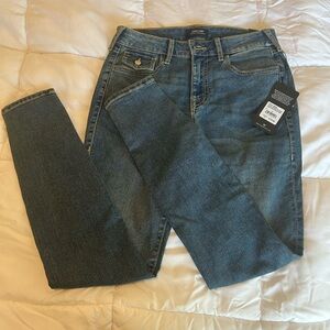 True religion mid rise skinny jeans🥰